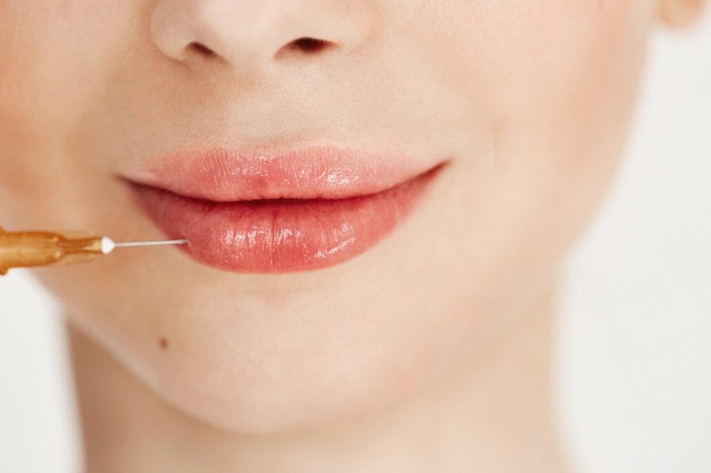 Pink lip booster – Ενυδάτωση χειλιών με υαλουρονικό & B12-Dr Koutsoukou Elina