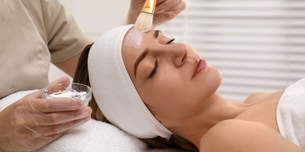 Τι Είναι το Peeling Προσώπου & Ποια Είναι τα Οφέλη του;-Dr Koutsoukou Elina